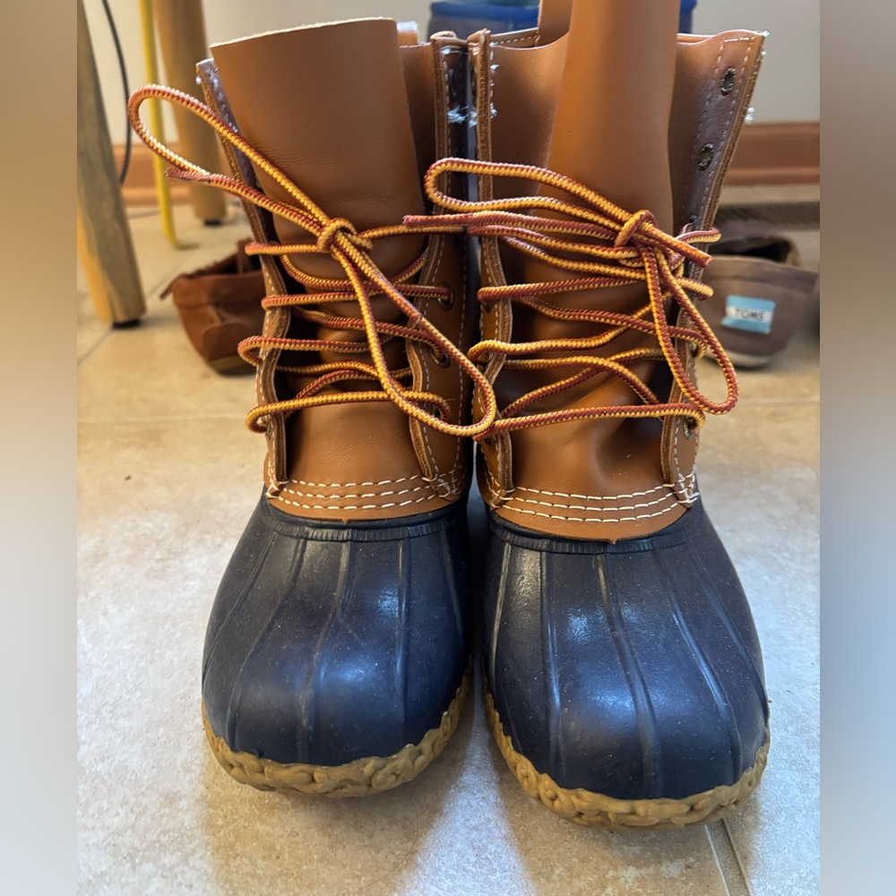 Bean Boots Women's
Color/Style: Tan/Navy - Picture 1 of 4
